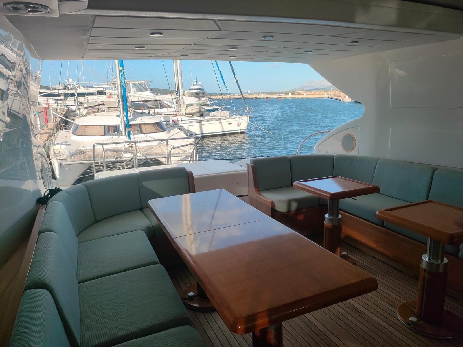 Overmarine 72 - Deck View Overmarine 72 - Deck View