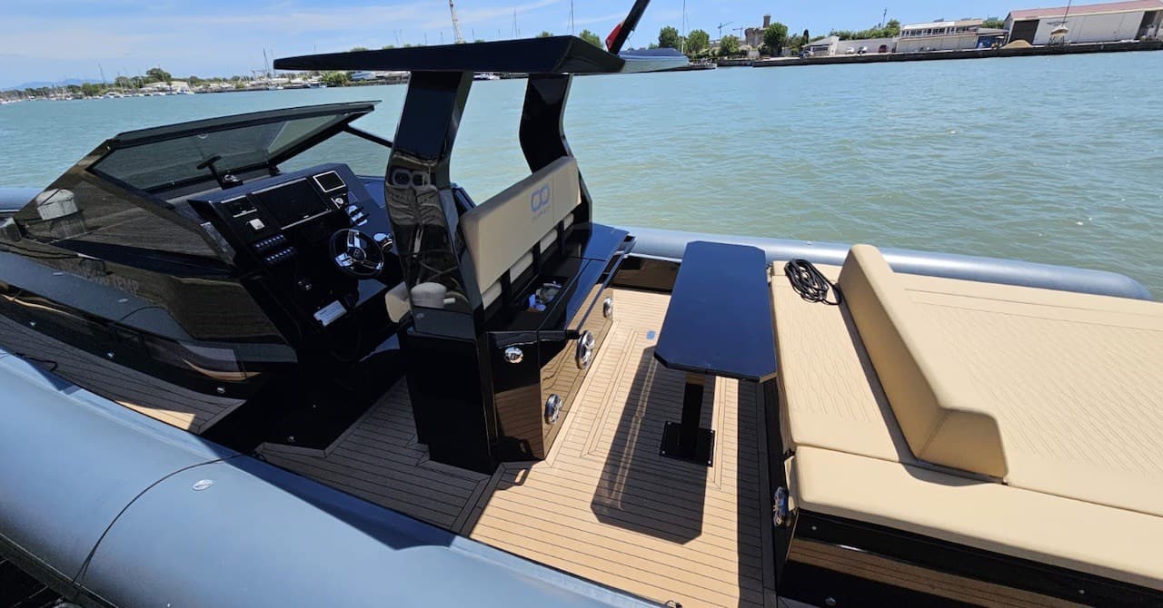 Seanfinity R4 - Interior View Seanfinity R4 - Interior View