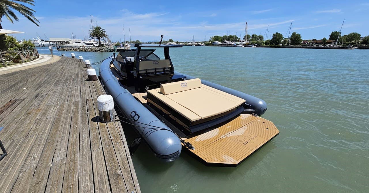 Seanfinity R4 - Detail View 1 Seanfinity R4 - Detail View 1