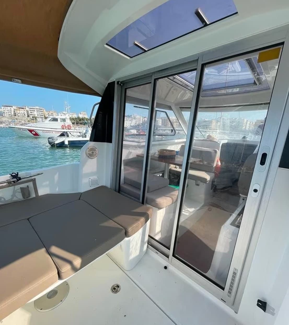 Jeanneau Merry Fisher 755 - Deck View Jeanneau Merry Fisher 755 - Deck View