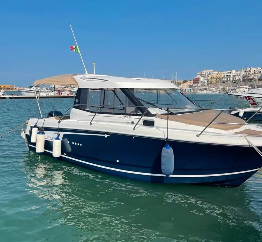 Jeanneau Merry Fisher 755 - Detail View 1 Jeanneau Merry Fisher 755 - Detail View 1