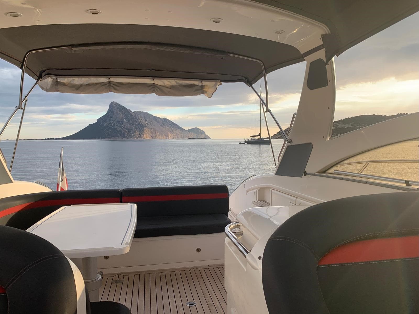 Princess Yachts V 52 - Detail View 1 Princess Yachts V 52 - Detail View 1