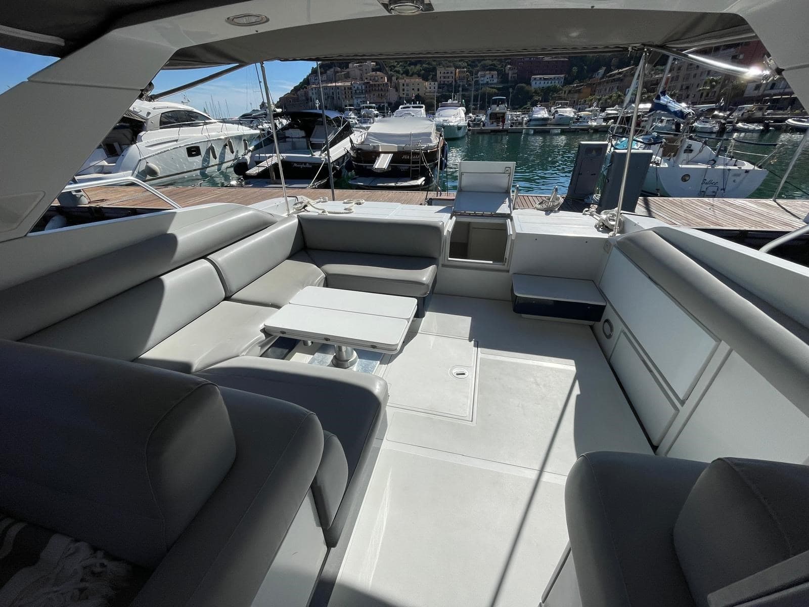 Pershing Pershing 45 - Deck View Pershing Pershing 45 - Deck View