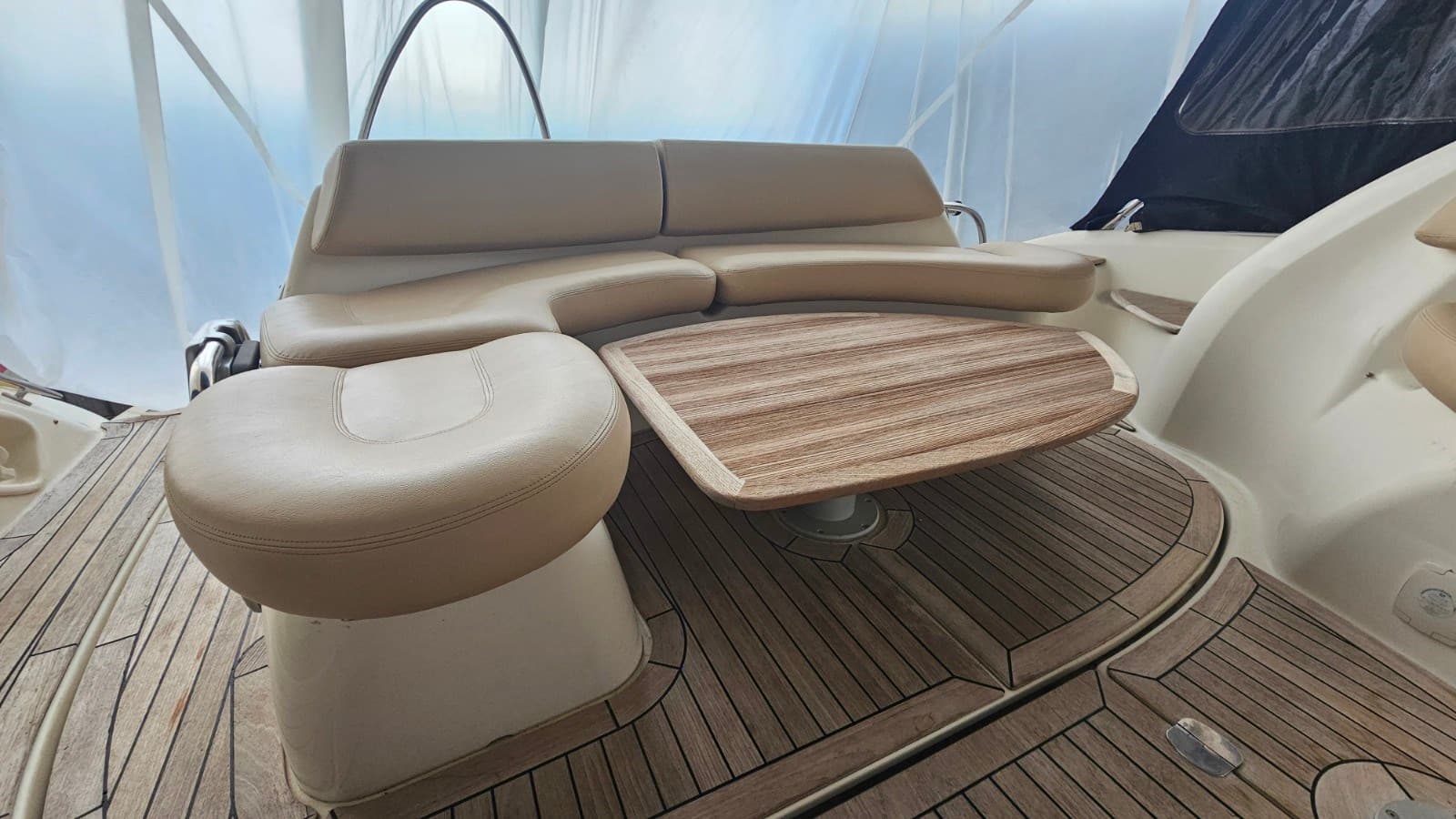 Cranchi 43 Ht Mediterranee - Deck View Cranchi 43 Ht Mediterranee - Deck View