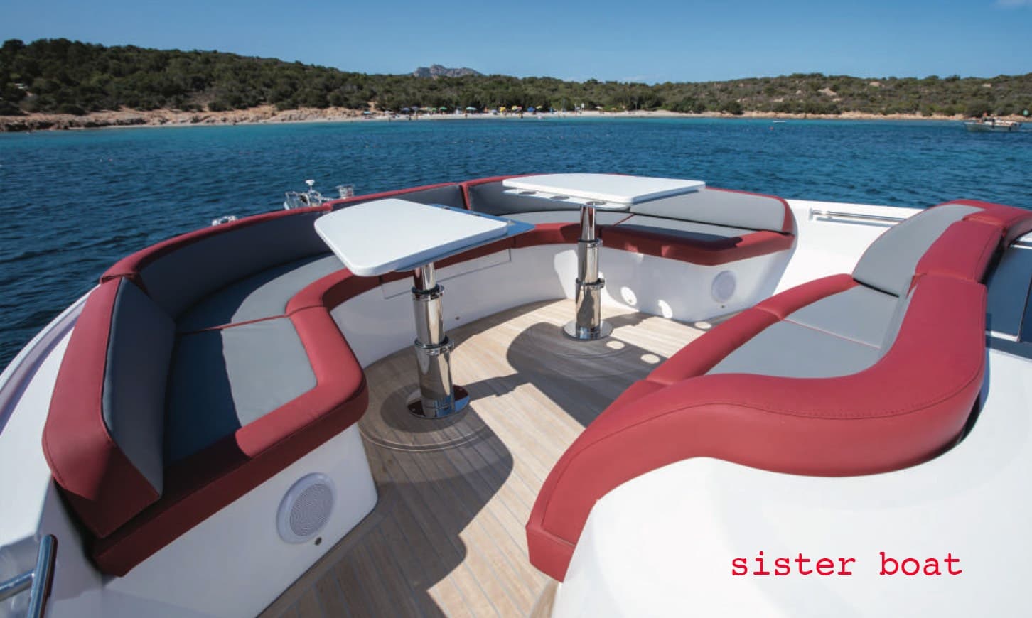 Domina 42 Walkaround - Detail View 1 Domina 42 Walkaround - Detail View 1