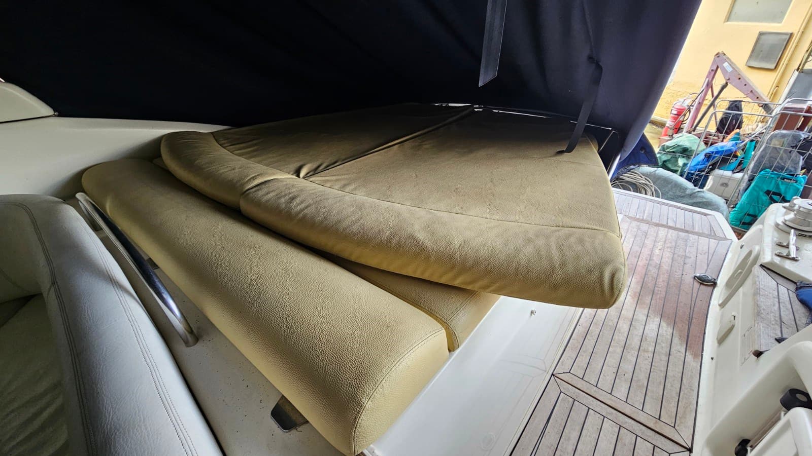 Cranchi 41 Endurance - Deck View Cranchi 41 Endurance - Deck View