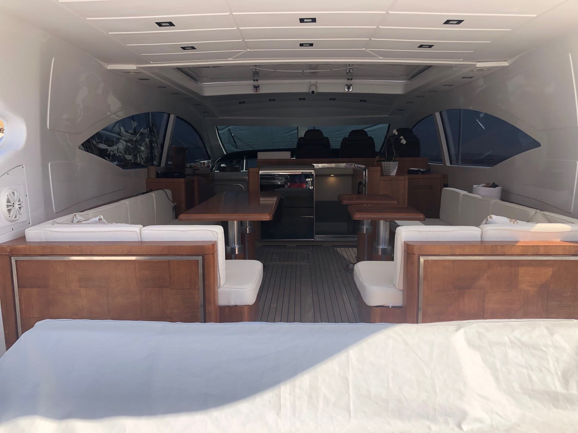 Overmarine 72 - Interior View Overmarine 72 - Interior View