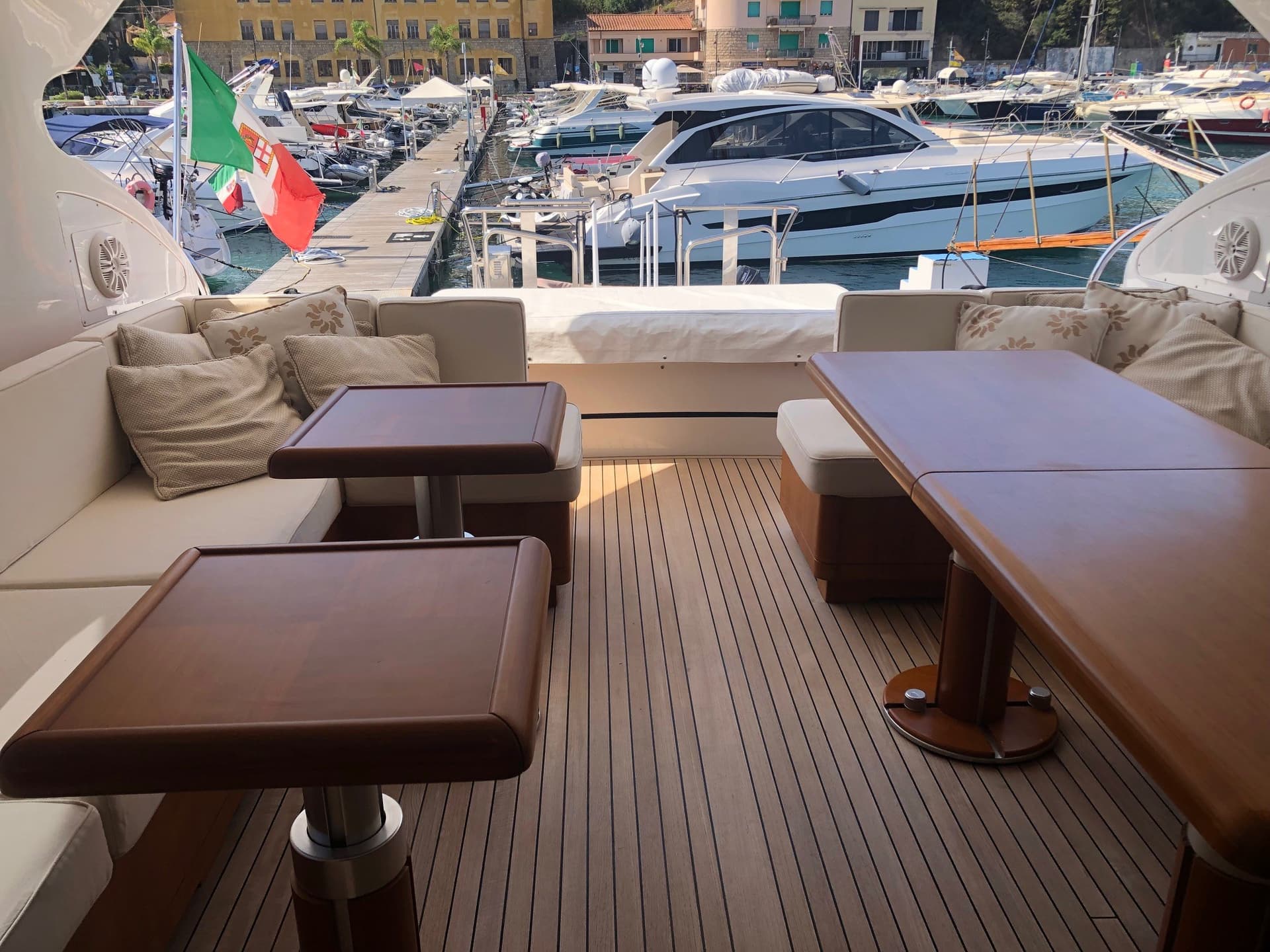 Overmarine 72 - Deck View Overmarine 72 - Deck View