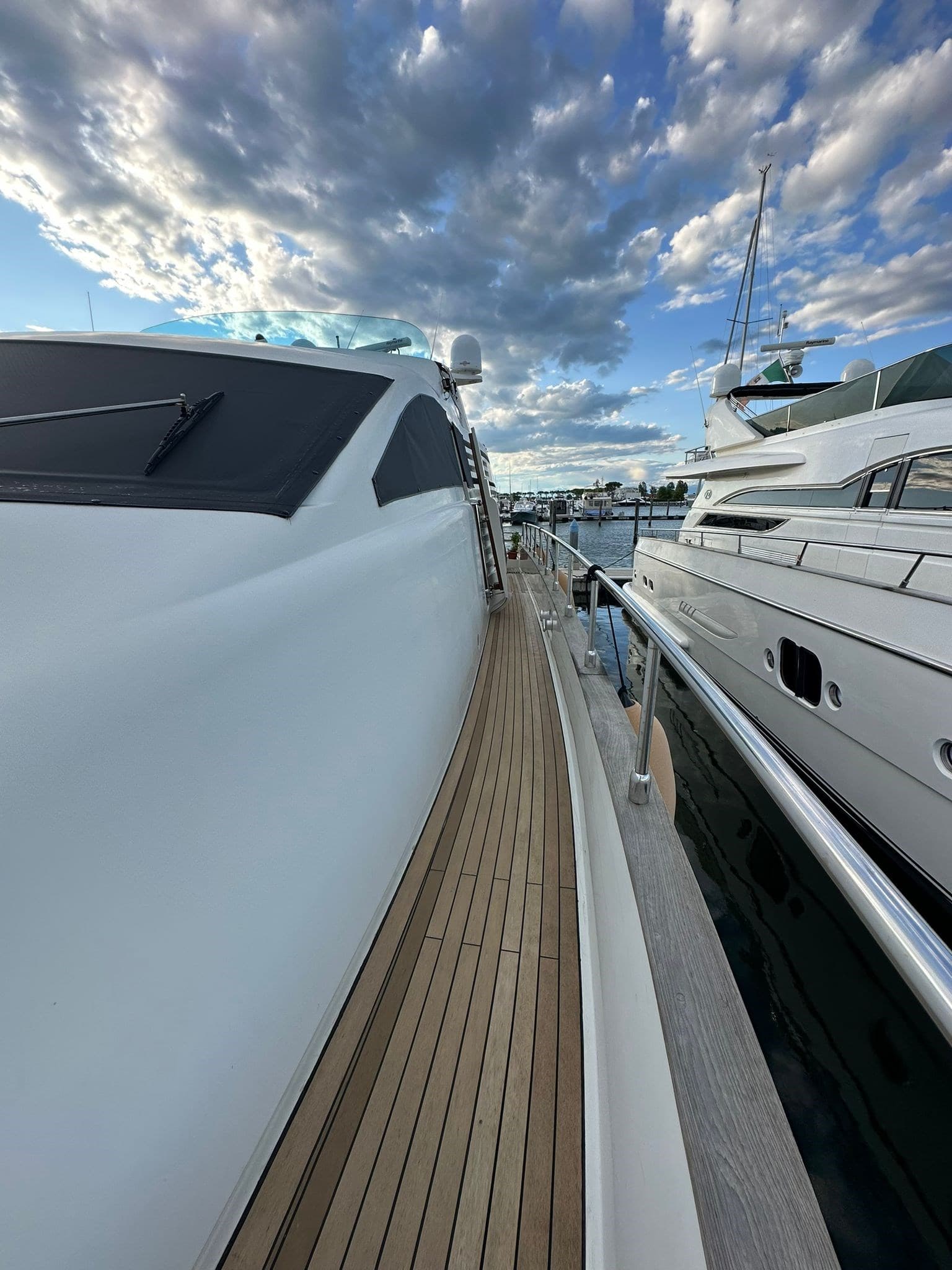 Leonard 70 - Deck View Leonard 70 - Deck View