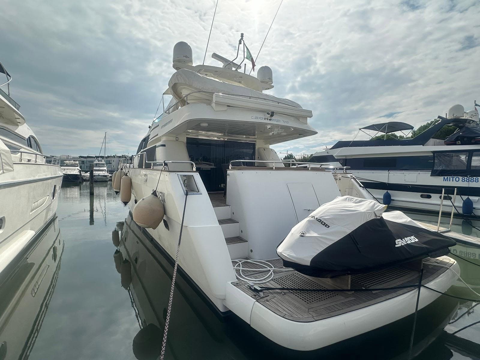 Leonard 70 - Detail View 1 Leonard 70 - Detail View 1