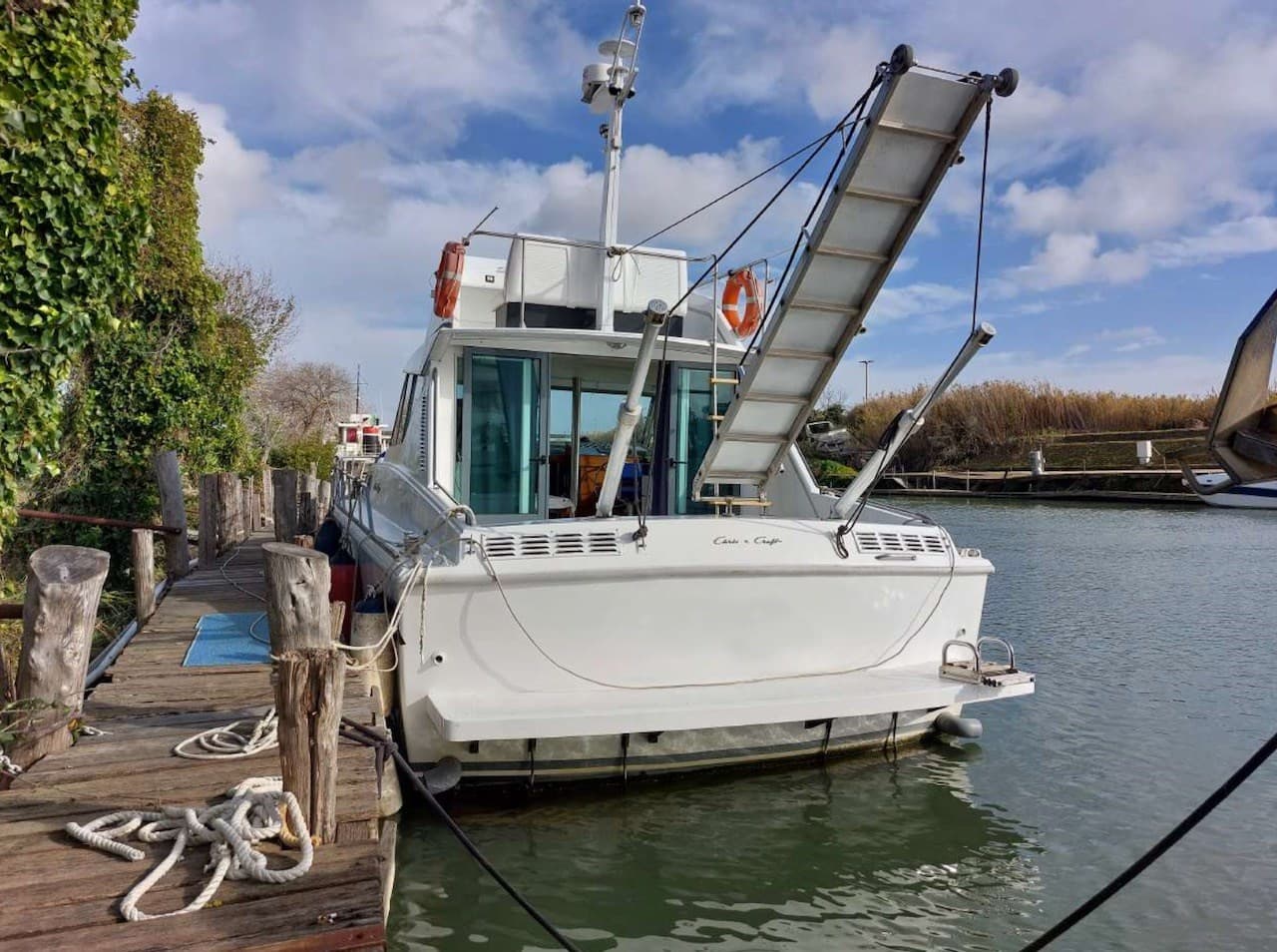 Chris Craft 37 Corvette - Detail View 1 Chris Craft 37 Corvette - Detail View 1