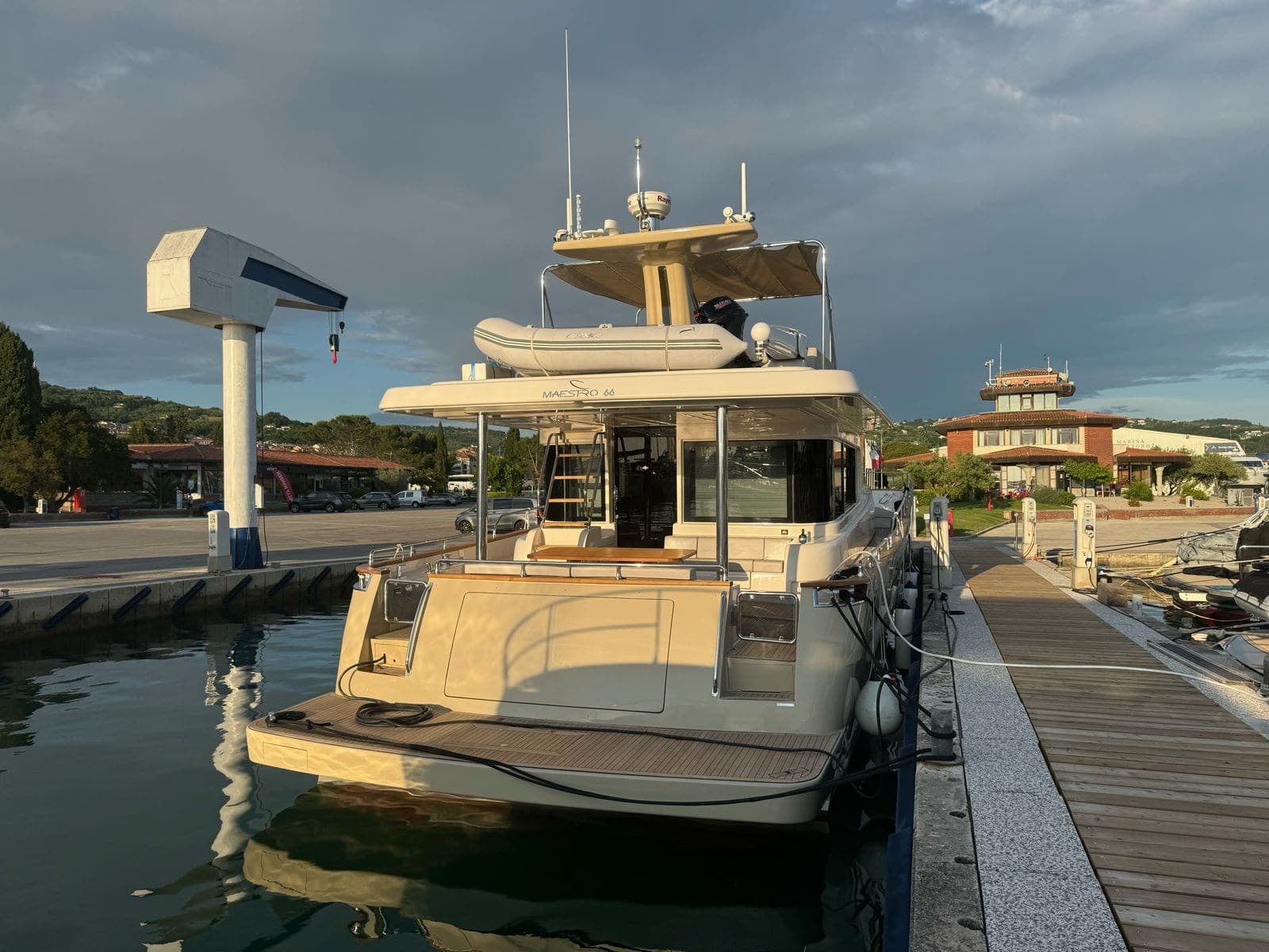 Apreamare Maestro 66 - Detail View 1 Apreamare Maestro 66 - Detail View 1