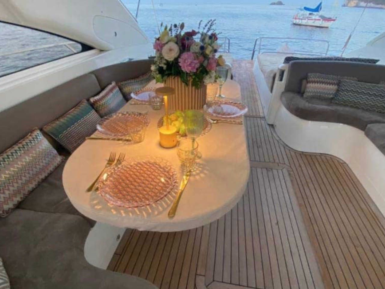 Princess Yachts V65 - Deck View Princess Yachts V65 - Deck View