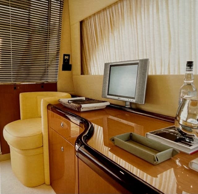 Ferretti 530 - Deck View Ferretti 530 - Deck View