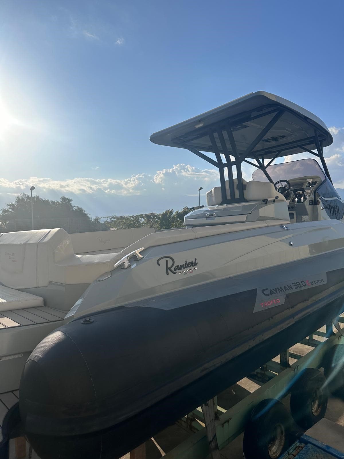 Ranieri International Cayman 38.0 - Interior View Ranieri International Cayman 38.0 - Interior View