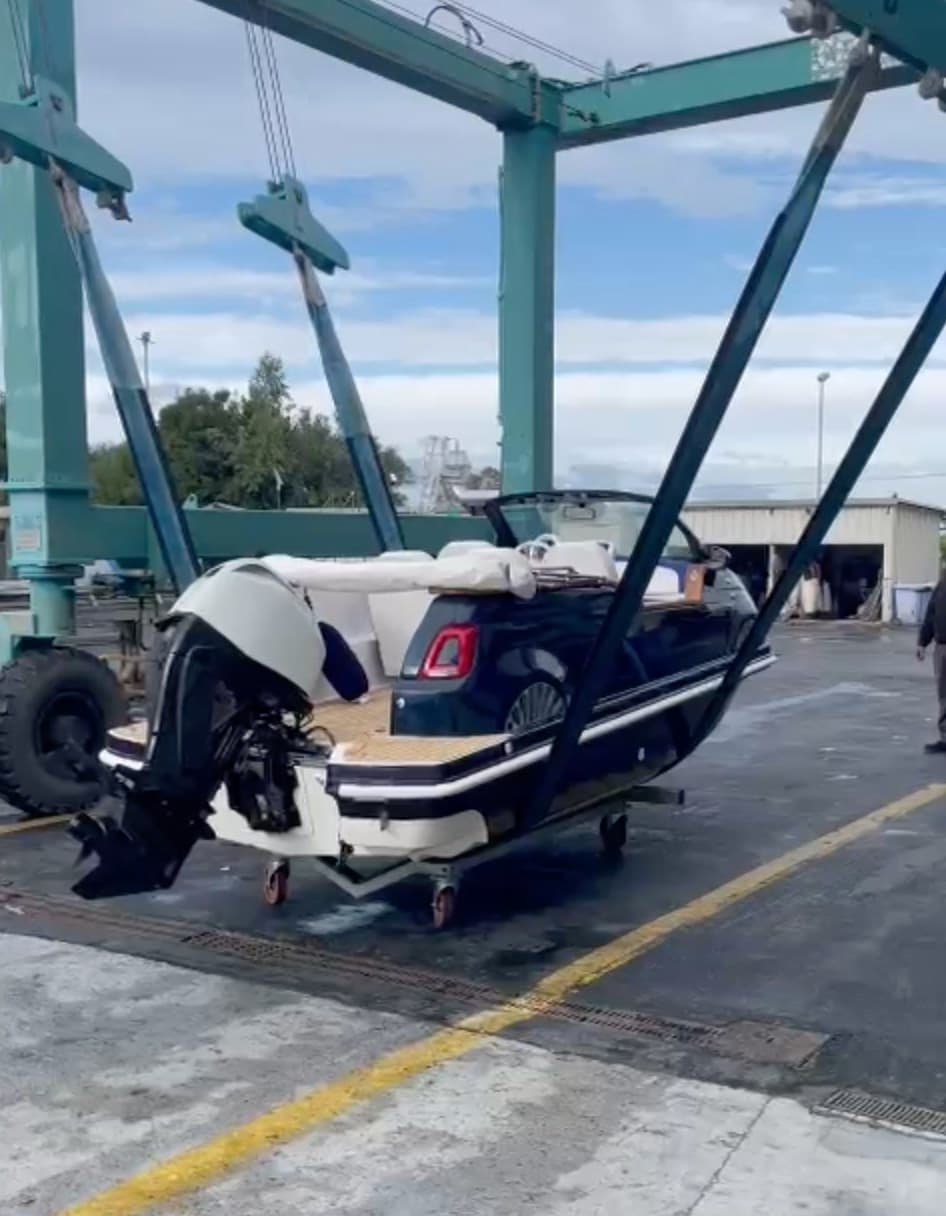 Car Off Shore Fiat 500 Classic - Interior View Car Off Shore Fiat 500 Classic - Interior View