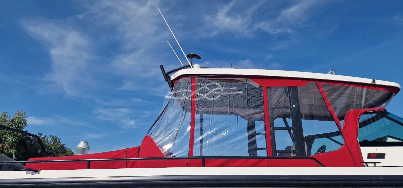 Axopar 37 T-Top Brabus - Deck View Axopar 37 T-Top Brabus - Deck View