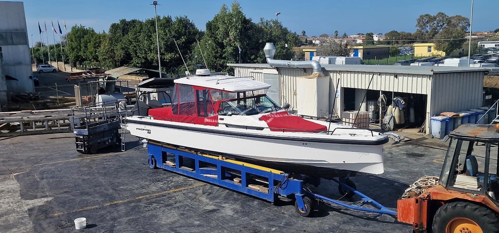 Axopar 37 T-Top Brabus - Interior View Axopar 37 T-Top Brabus - Interior View