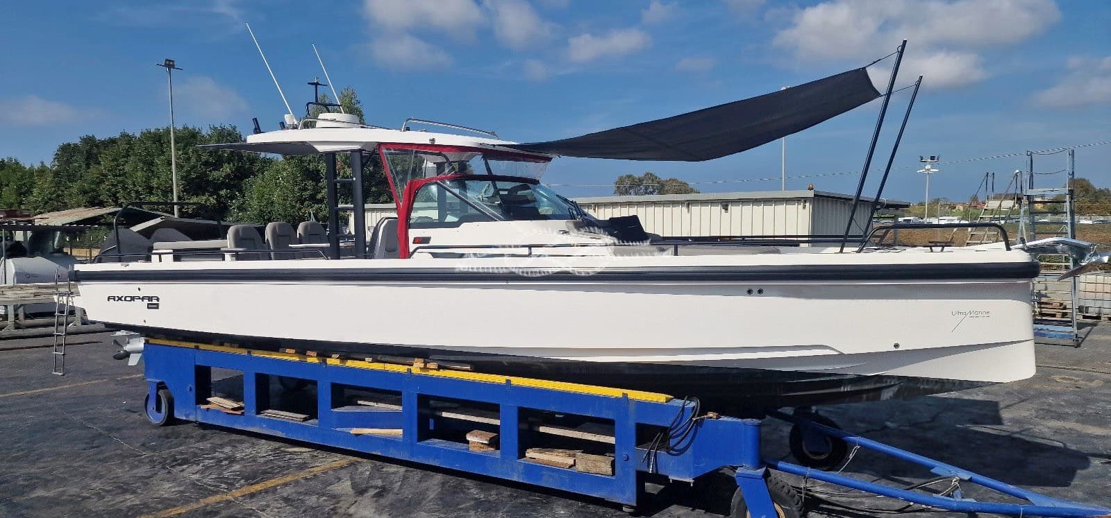 Axopar 37 T-Top Brabus - Detail View 1 Axopar 37 T-Top Brabus - Detail View 1