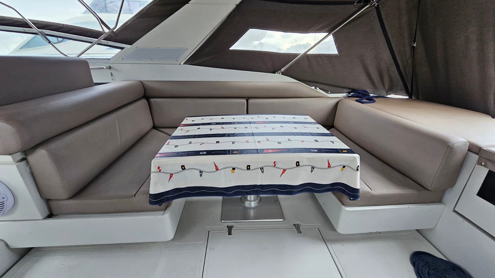 Pershing Pershing 45 - Deck View Pershing Pershing 45 - Deck View