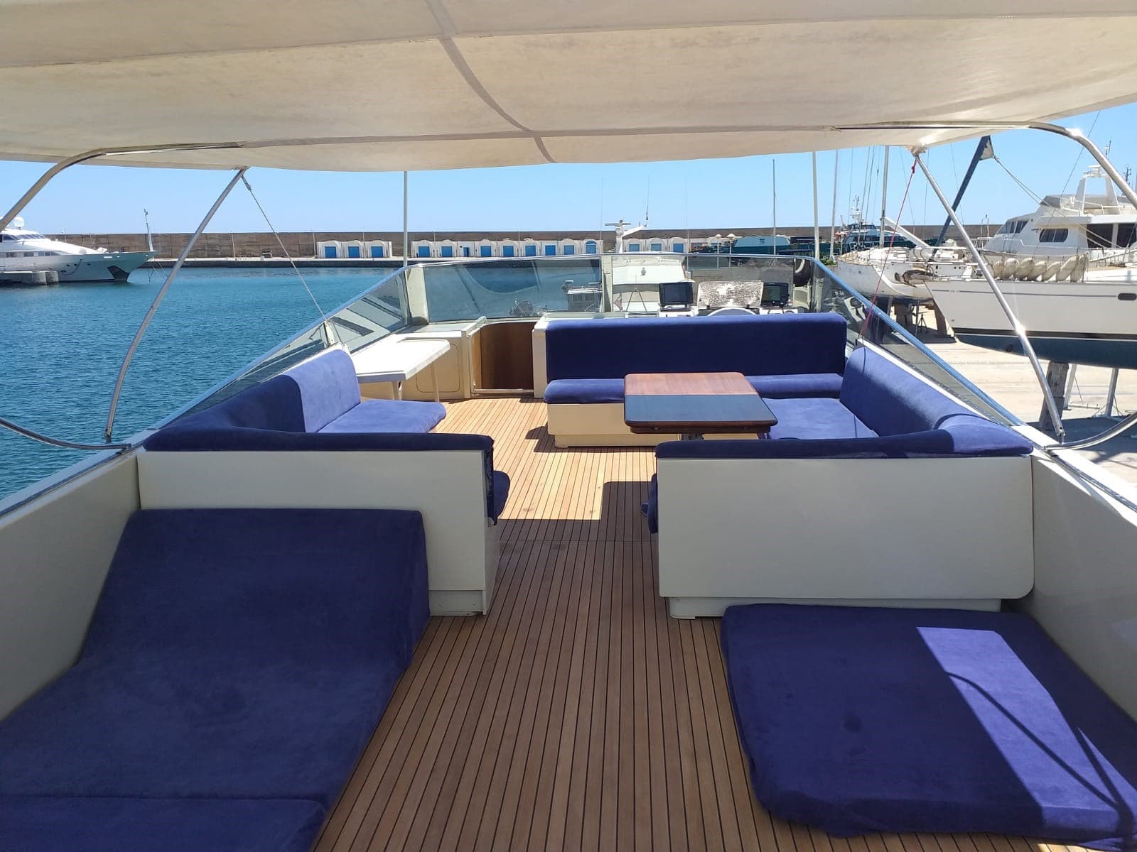 Canados Canados 85 - Deck View Canados Canados 85 - Deck View