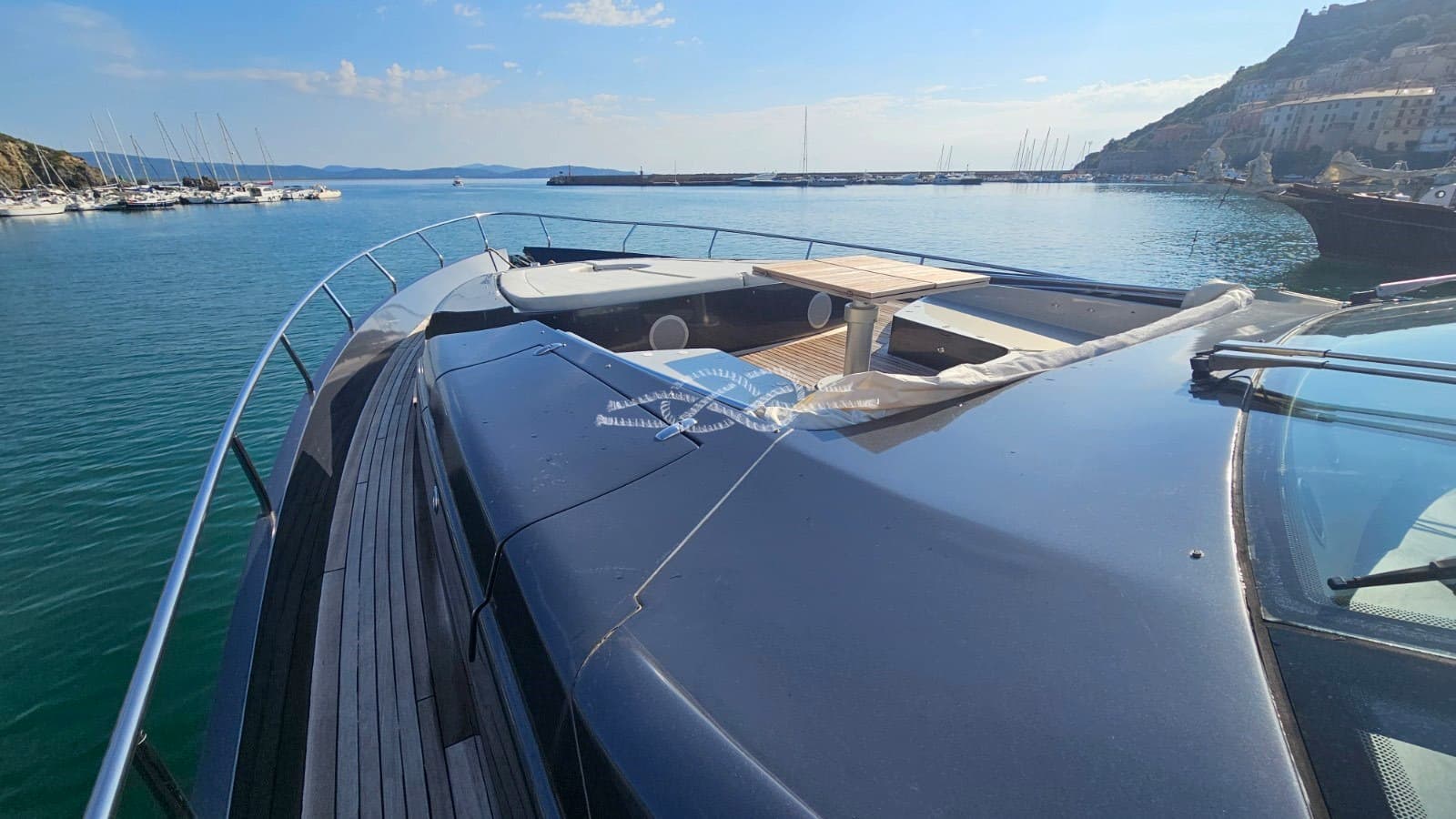 Pershing Pershing 80' - Deck View Pershing Pershing 80' - Deck View