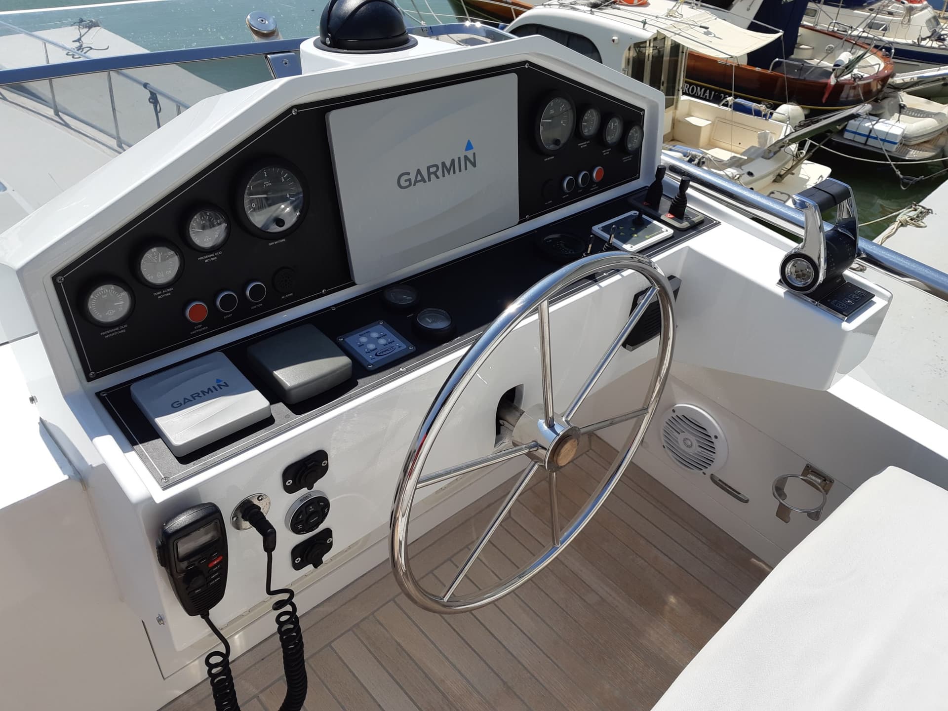 Cantieri di Pisa Akhir 18 F.B. - Deck View Cantieri di Pisa Akhir 18 F.B. - Deck View