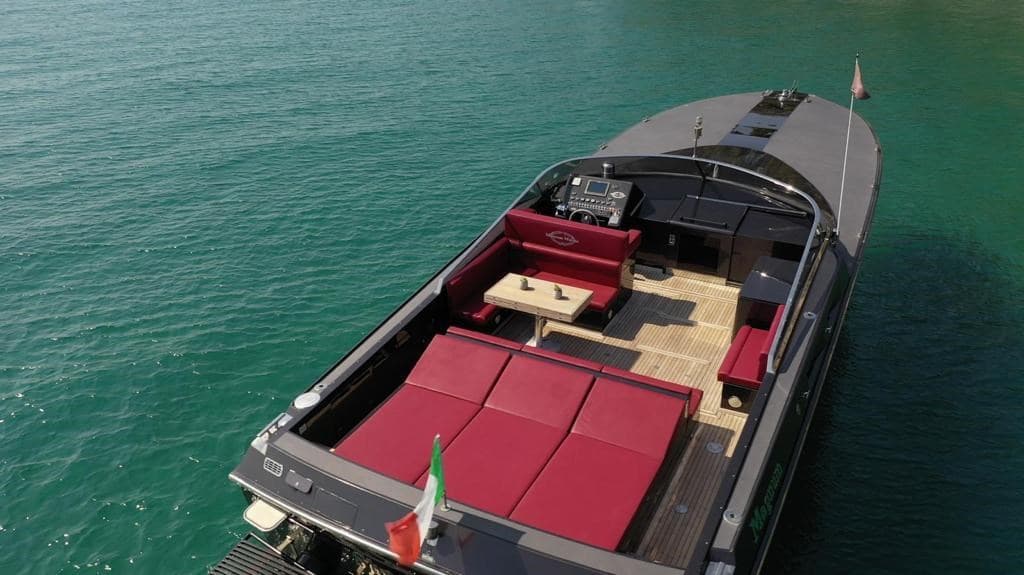 Magnum Marine 53' - Detail View 1 Magnum Marine 53' - Detail View 1