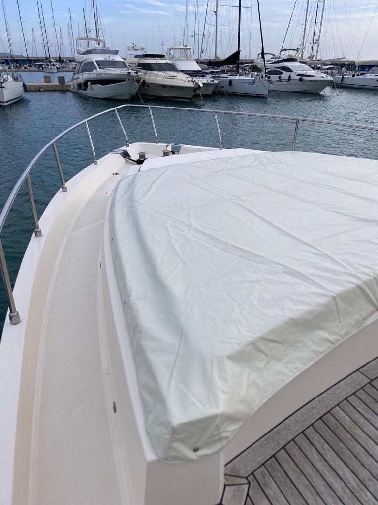 Cayman Yacht 62 Ht - Deck View Cayman Yacht 62 Ht - Deck View