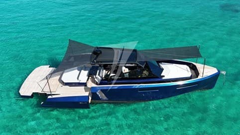 Evo Yachts R4 Xt - Main View Evo Yachts R4 Xt - Main View