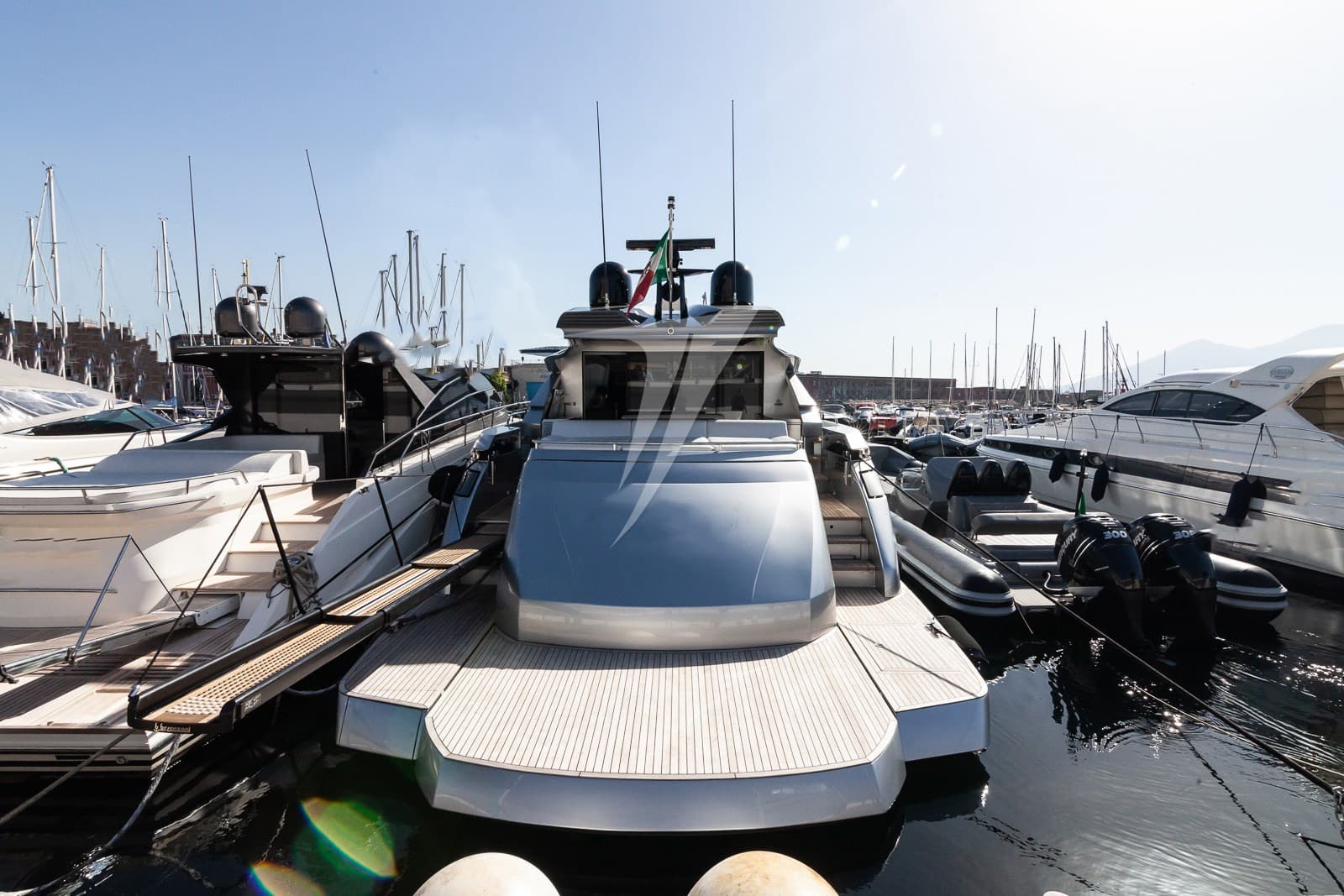 Pershing 82 Vhp - Deck View Pershing 82 Vhp - Deck View