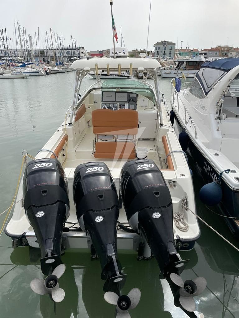 Hydra-Sports Vector Express 3300 Vx - Detail View 1 Hydra-Sports Vector Express 3300 Vx - Detail View 1