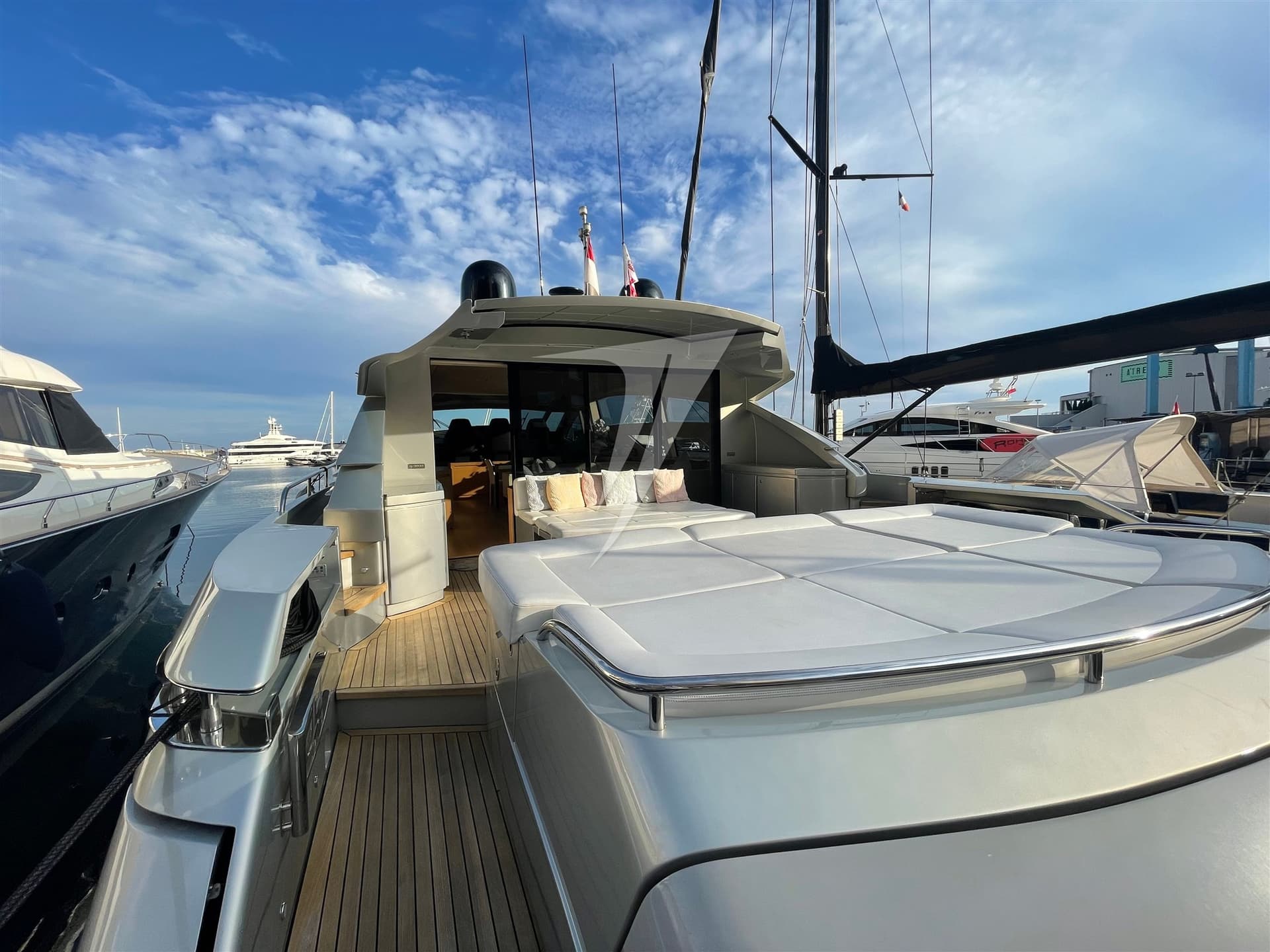 Pershing Pershing 80' - Deck View Pershing Pershing 80' - Deck View