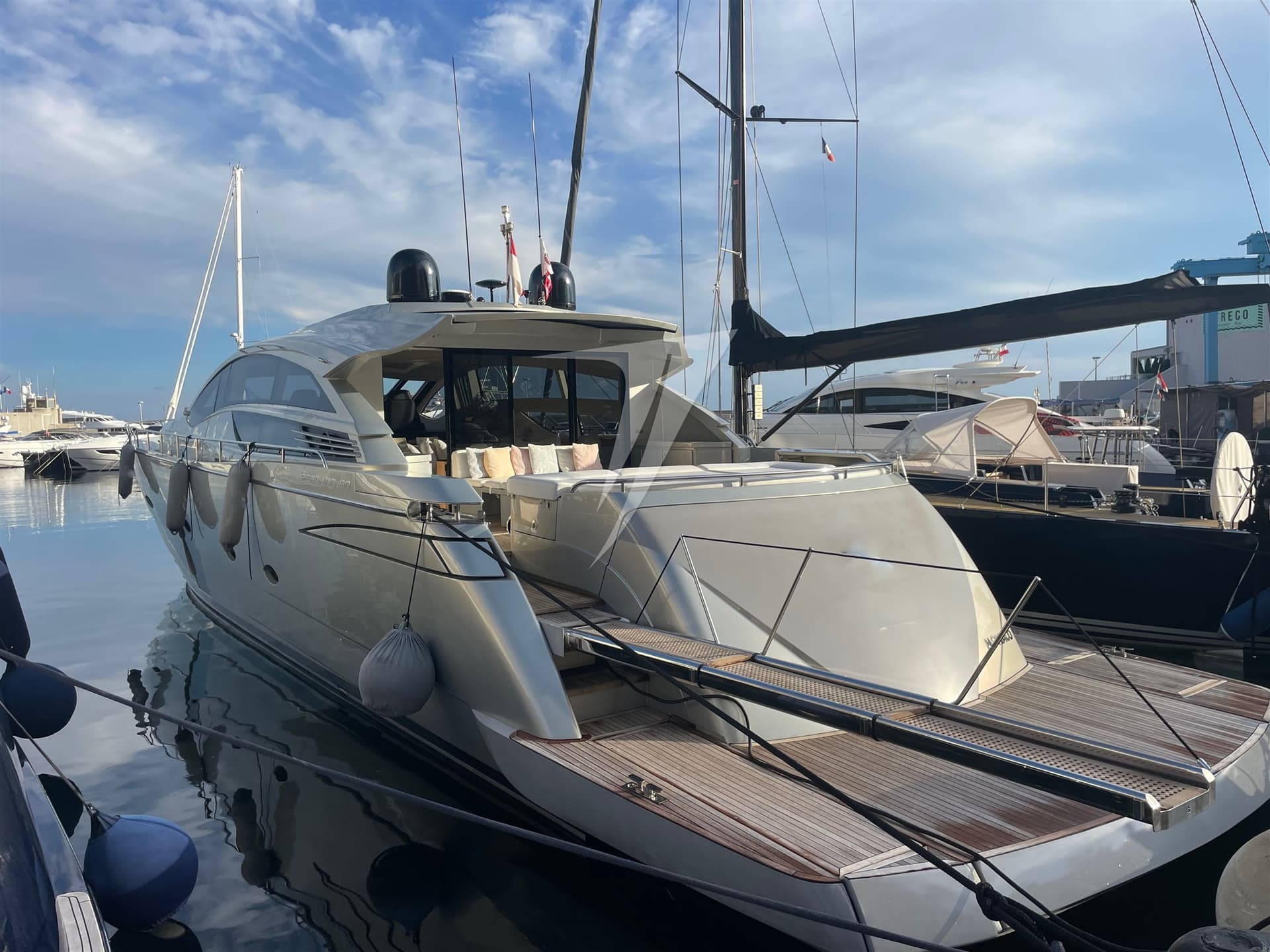 Pershing Pershing 80' - Detail View 1 Pershing Pershing 80' - Detail View 1