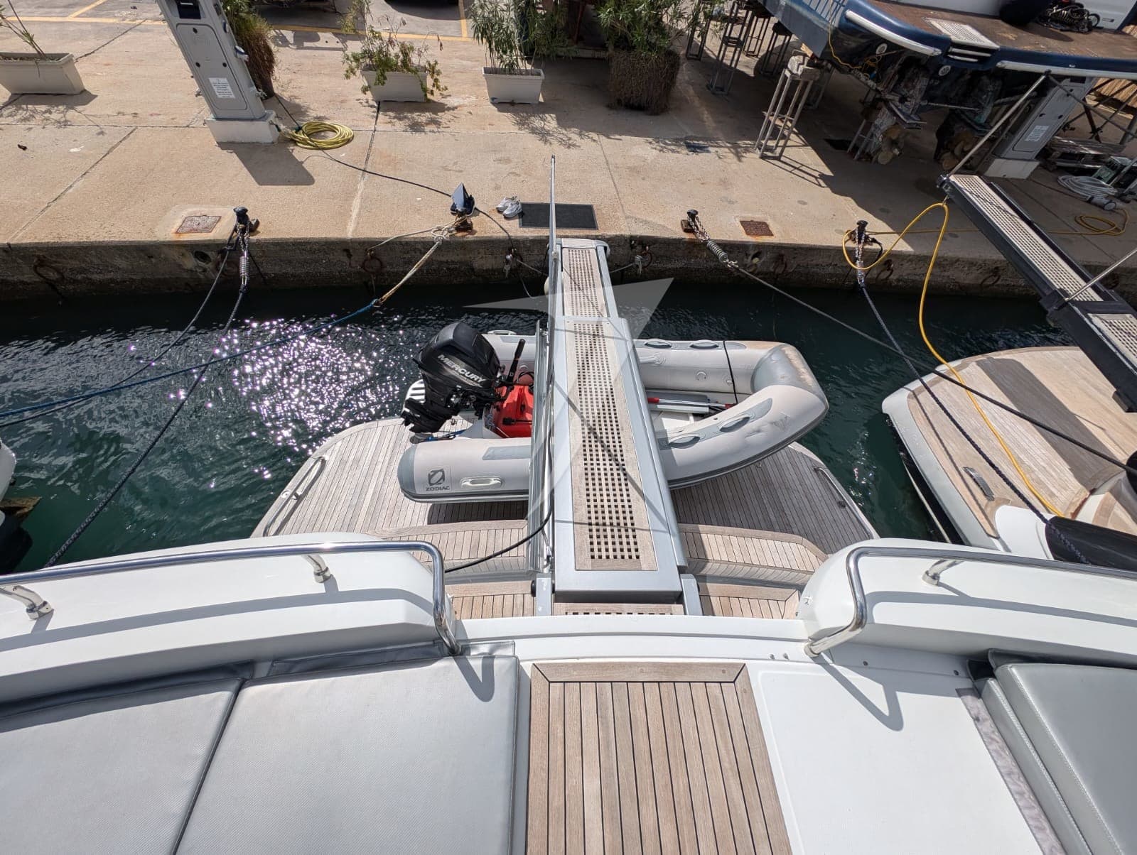 Pershing Pershing 54' - Deck View Pershing Pershing 54' - Deck View