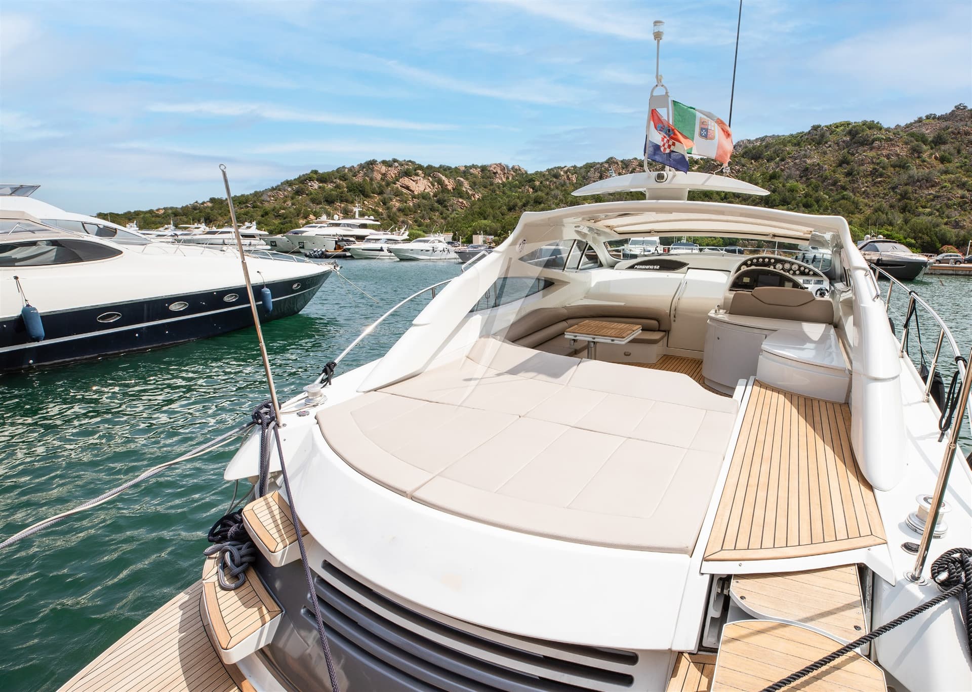 Pershing Pershing 52' - Detail View 1 Pershing Pershing 52' - Detail View 1