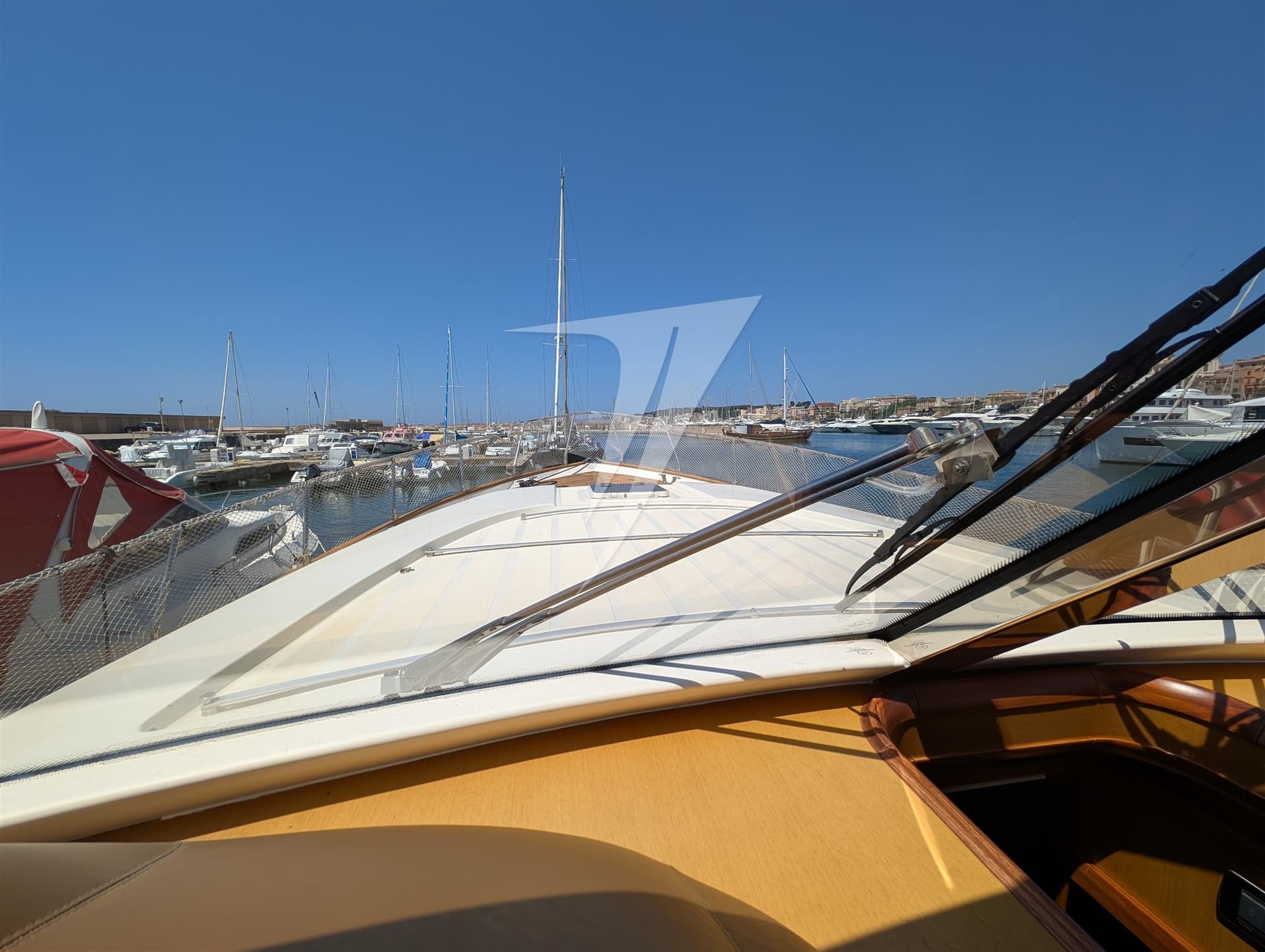 Mochi Craft Mochi 51 Dolphin - Deck View Mochi Craft Mochi 51 Dolphin - Deck View