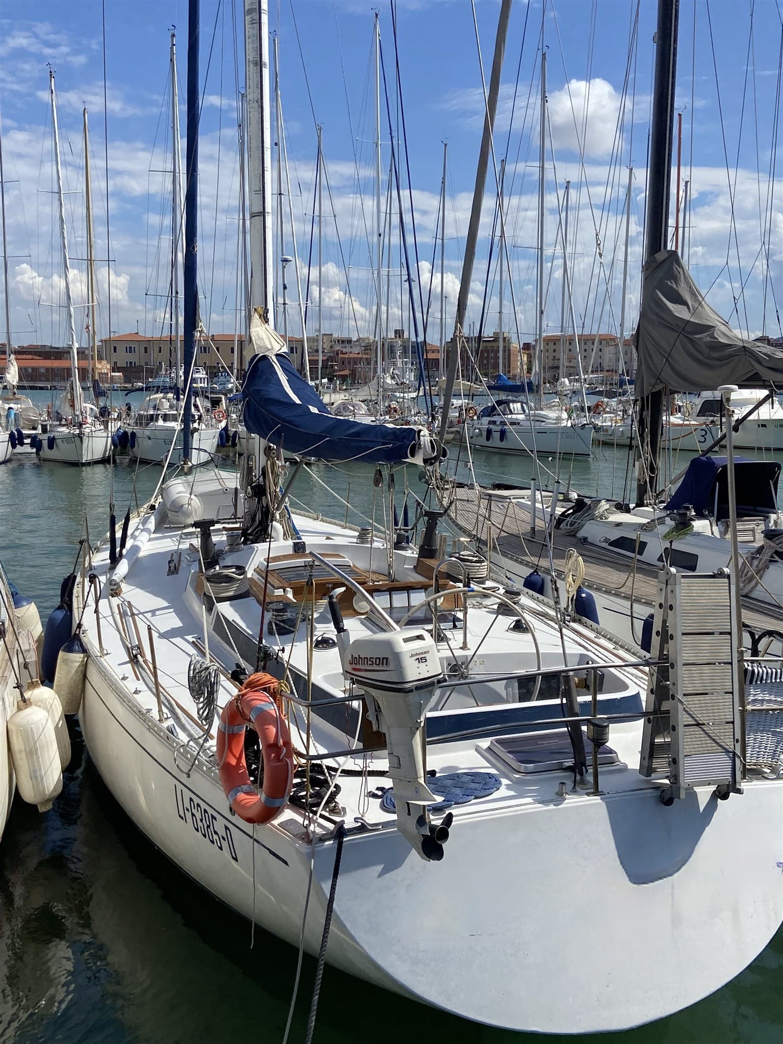 Fran Mass Standfast 47 - Detail View 1 Fran Mass Standfast 47 - Detail View 1