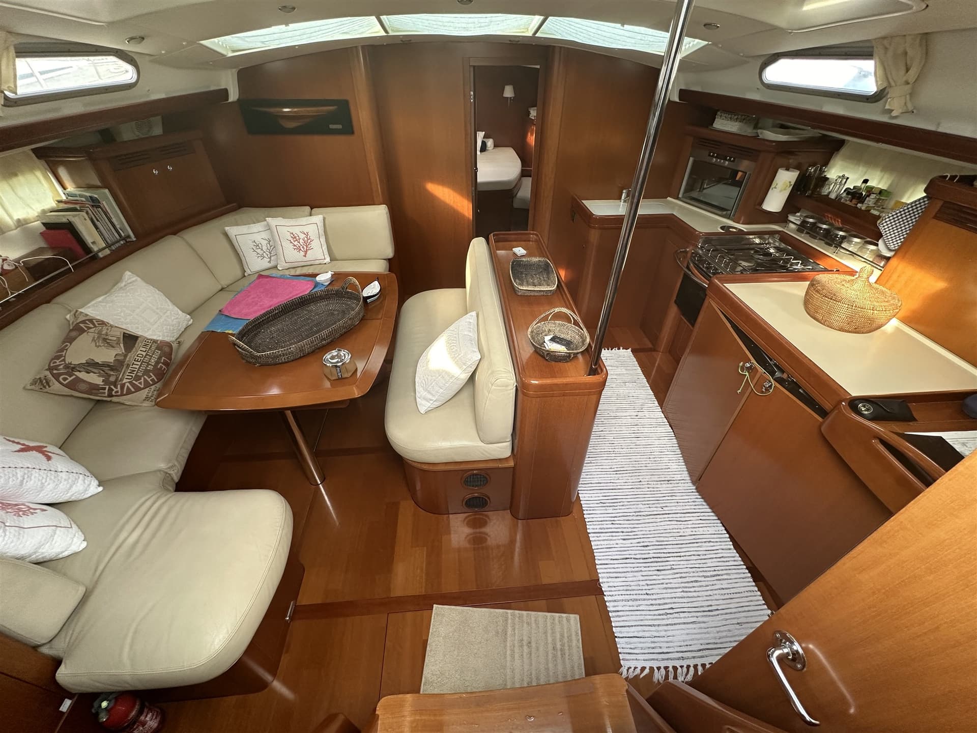 Beneteau Oceanis 523 Clipper - Detail View 1 Beneteau Oceanis 523 Clipper - Detail View 1