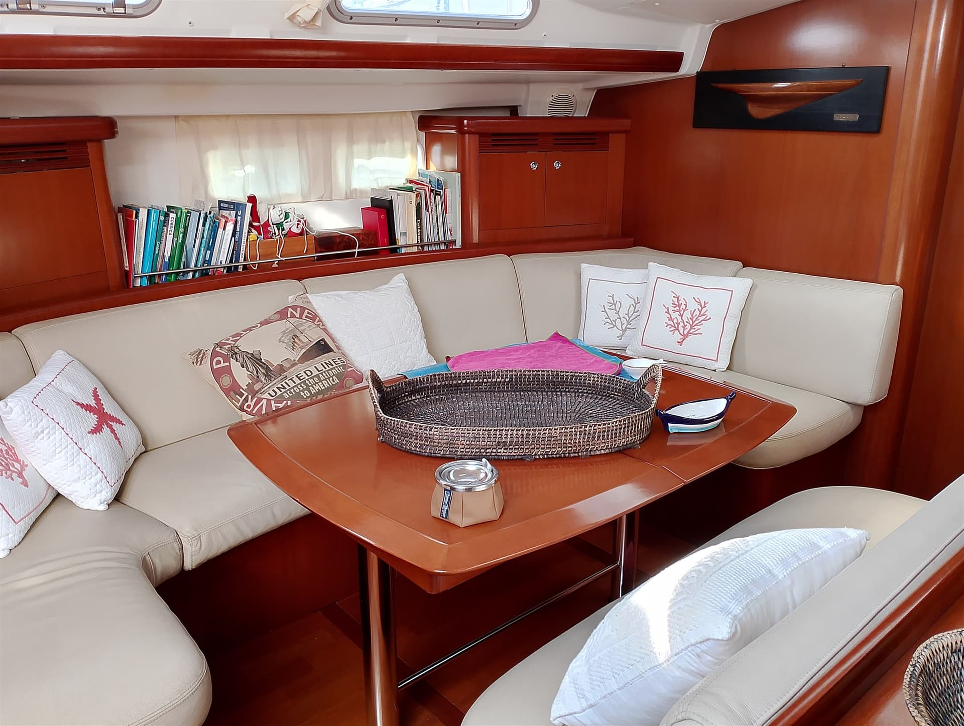 Beneteau Oceanis 523 Clipper - Deck View Beneteau Oceanis 523 Clipper - Deck View