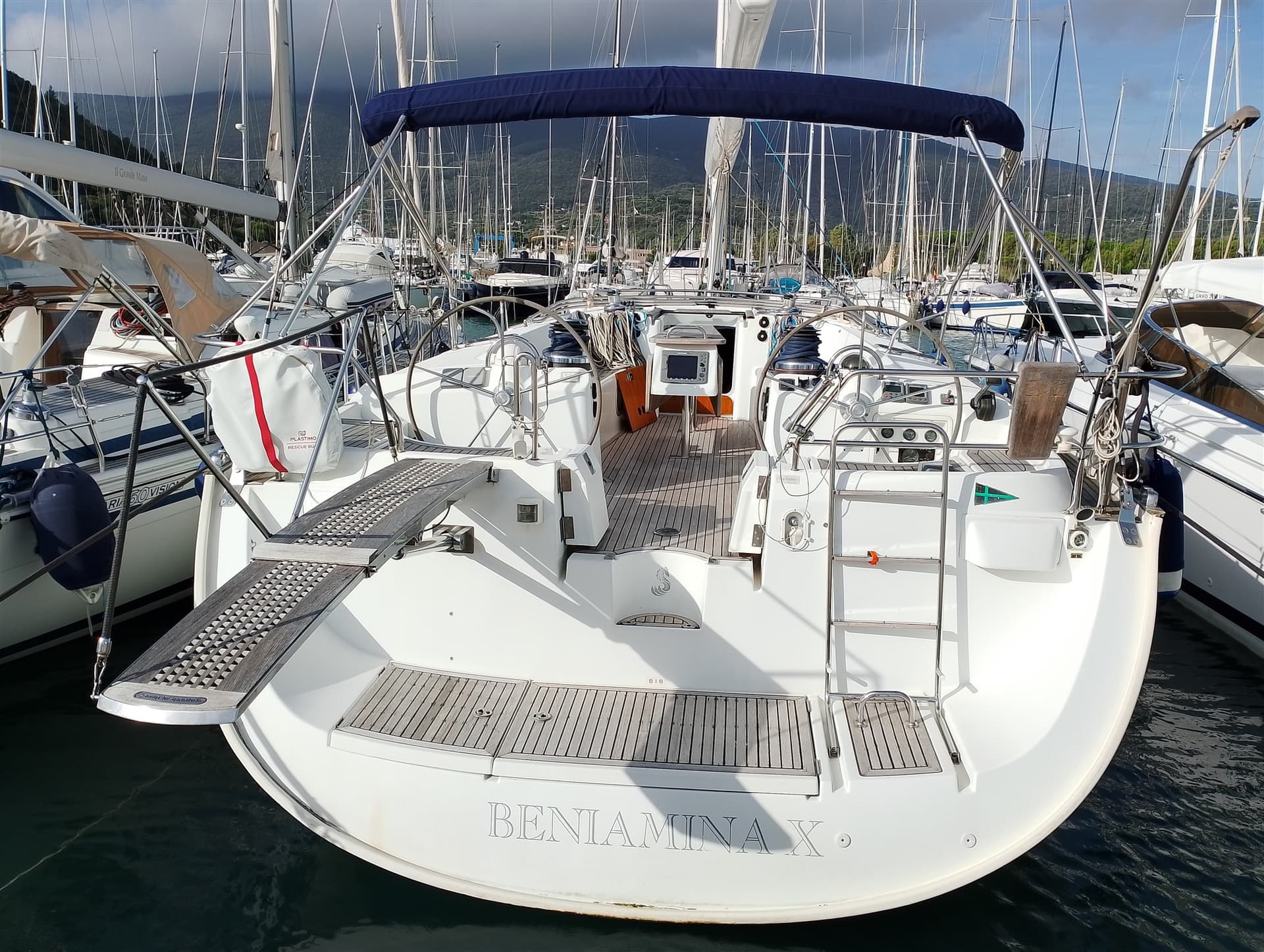 Beneteau Oceanis 523 Clipper - Main View Beneteau Oceanis 523 Clipper - Main View