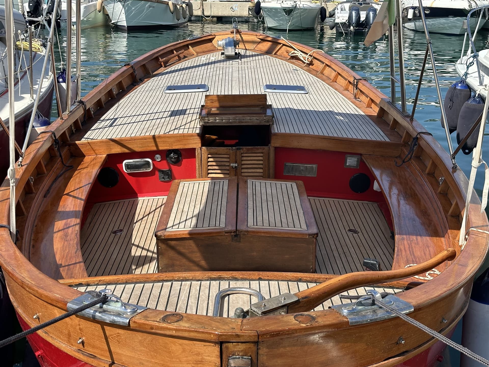 Mileo Gozzo Legno - Detail View 1 Mileo Gozzo Legno - Detail View 1