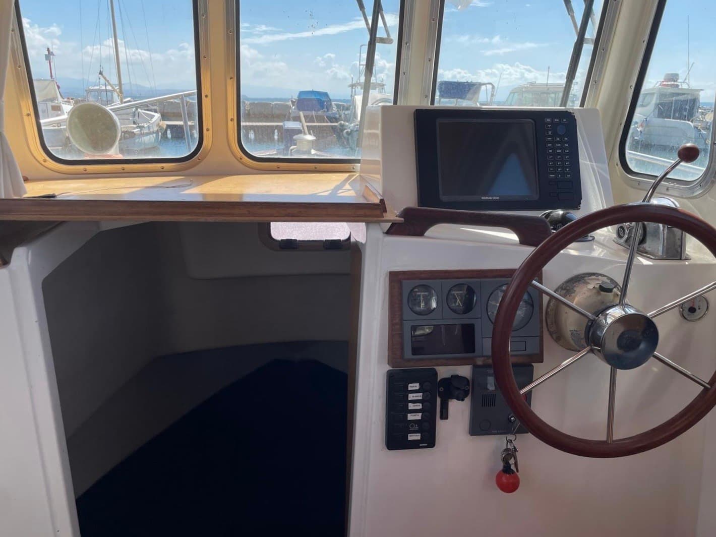 Rhéa Marine Rhèa 750 Timonier - Detail View 1 Rhéa Marine Rhèa 750 Timonier - Detail View 1