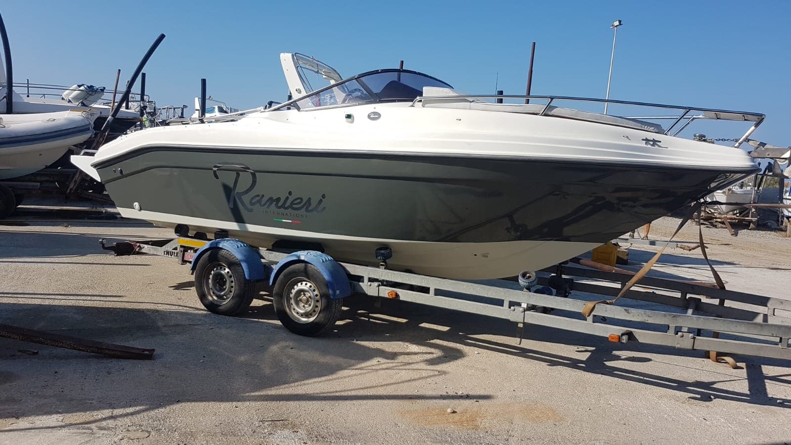 Ranieri Cantiere Midnight Sun 20 usato - dettaglio 2