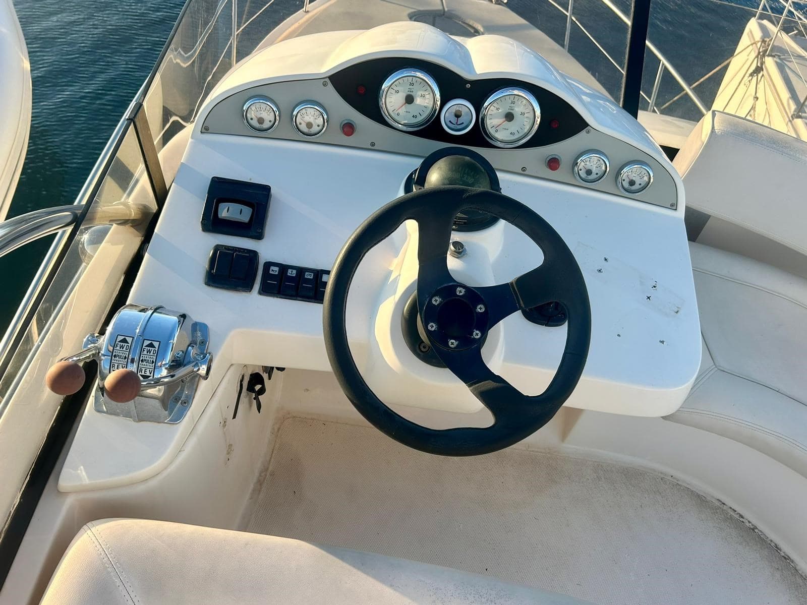 Intermare 35 Fly used - detail 4