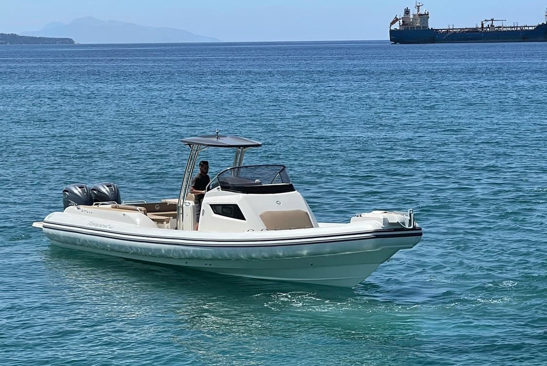 Capelli Tempest 40 - Detail View 1 Capelli Tempest 40 - Detail View 1