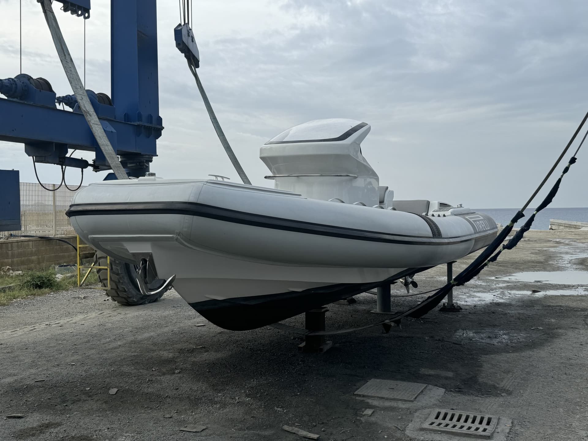 Pirelli Pzero 880 Sport - Main View Pirelli Pzero 880 Sport - Main View