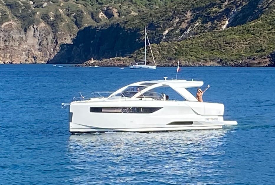 Jeanneau Db 43 used - detail 2