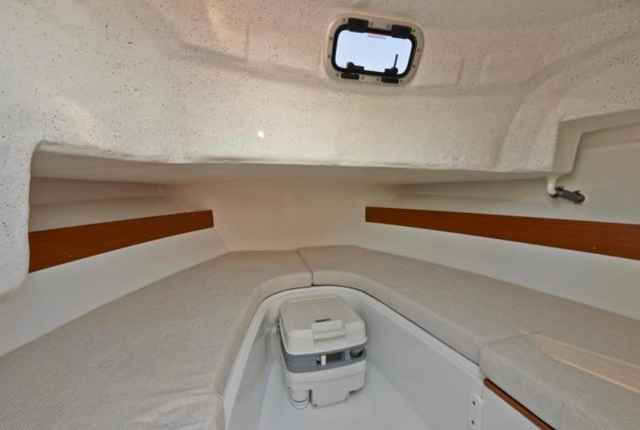 Jeanneau Cap Camarat 5.5 Wa Serie 2 - Deck View Jeanneau Cap Camarat 5.5 Wa Serie 2 - Deck View