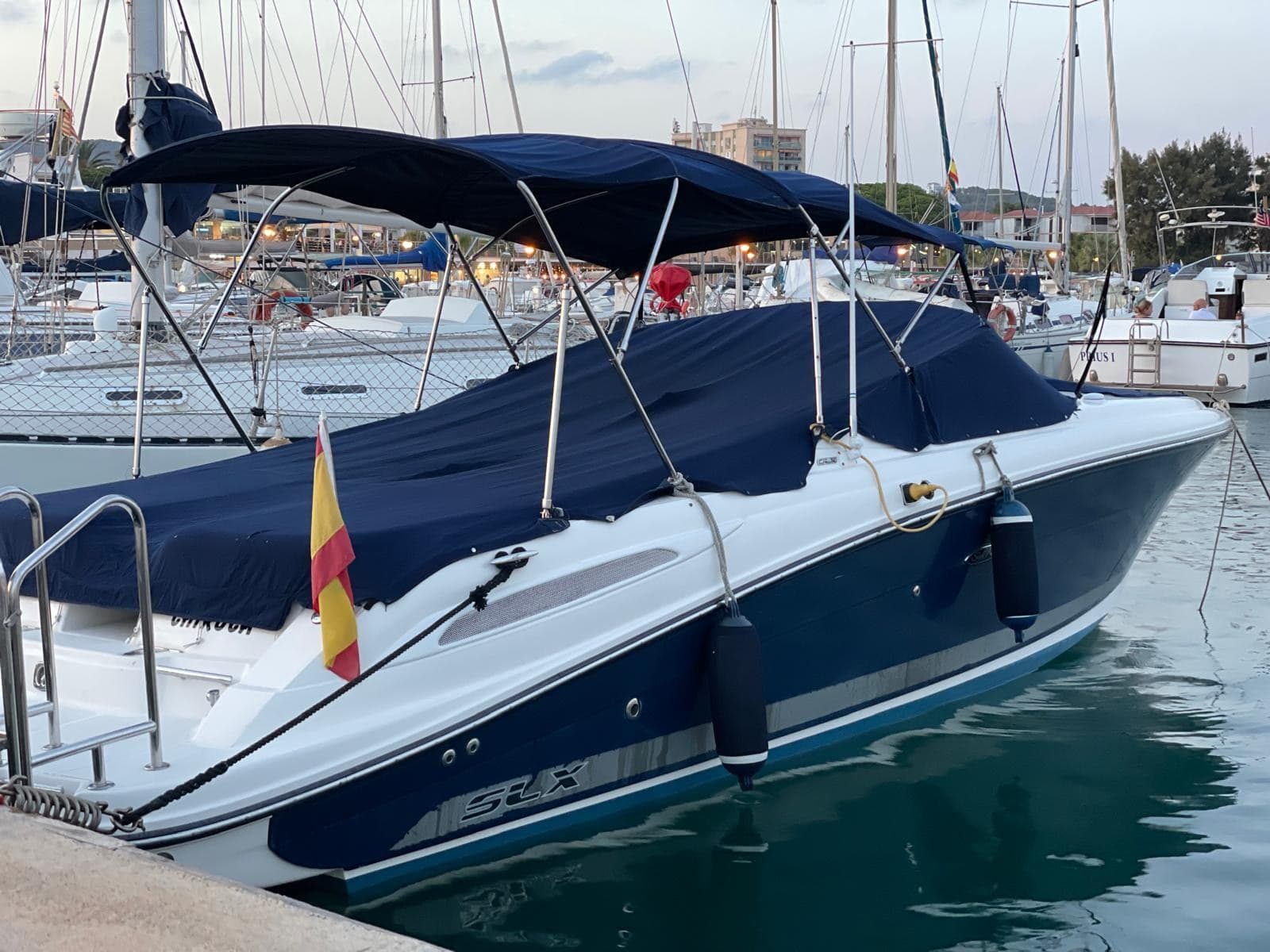 Sea Ray 270 Slx - Interior View Sea Ray 270 Slx - Interior View